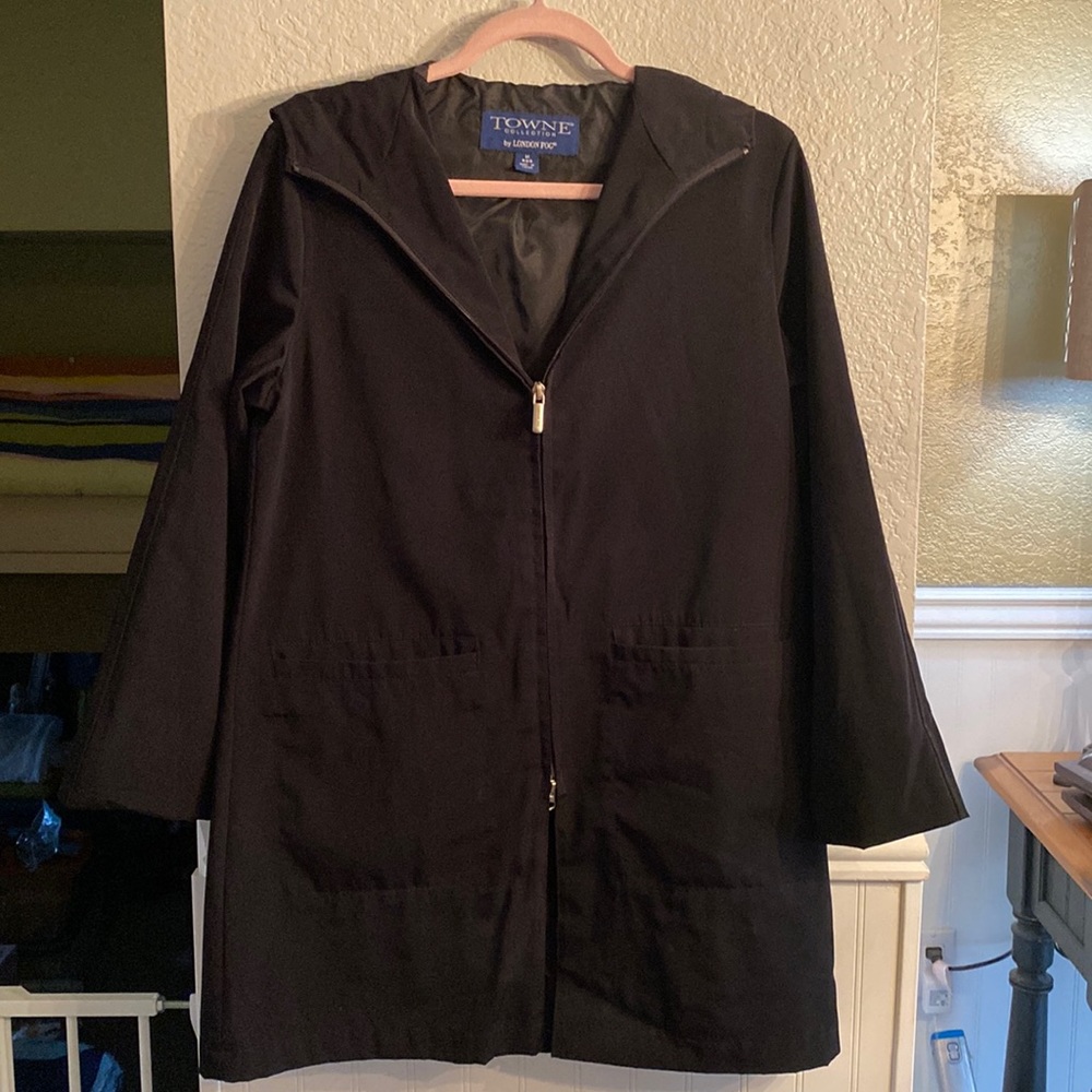 Ladies black “Towne collection “ by London Fog.  Size M Great condition.